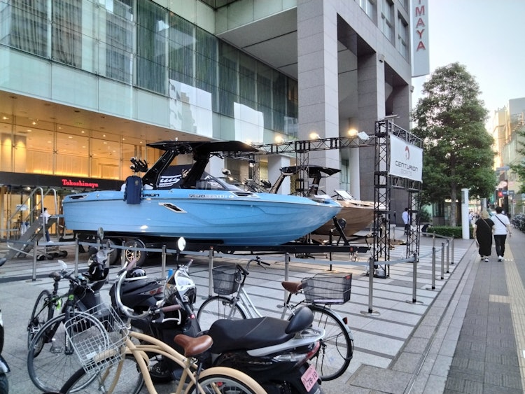 [相片1]#户外 #摄影比赛前几天，在新宿展出了一艘船。 很酷。