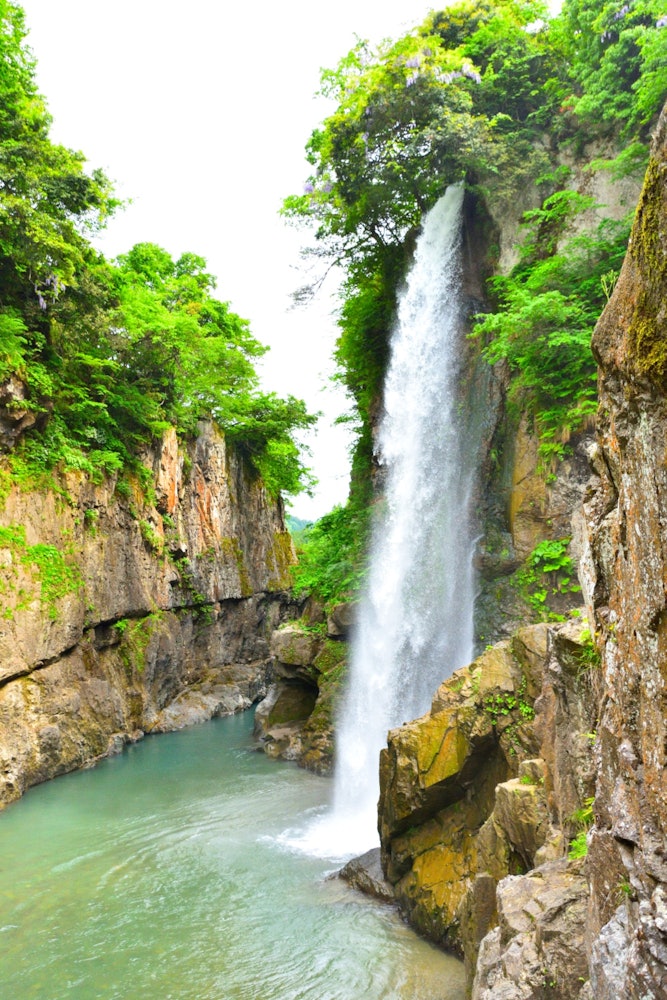 [相片1]📍 石川/渡泷它似乎不是很出名，但它是一个非常美丽的瀑布！ 感觉很好！ 不幸的是，这一天的天空不是蓝色的、、、