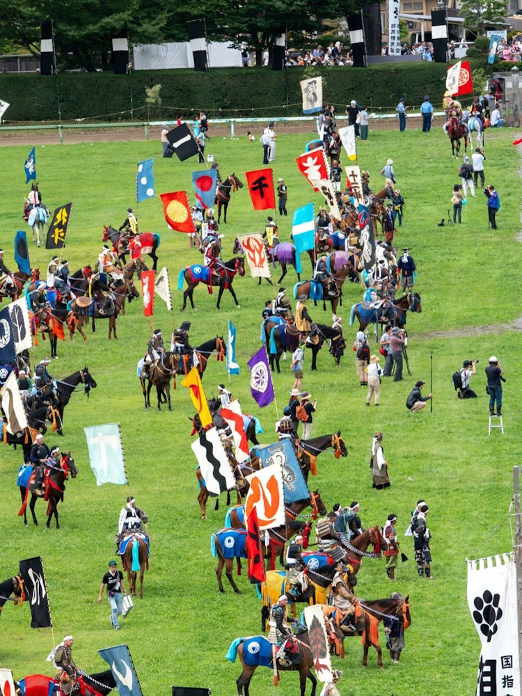 [画像1]福島県相馬地方で7月に行われる相馬野馬追。メイン会場には約450頭の馬が集まる圧巻の光景です。