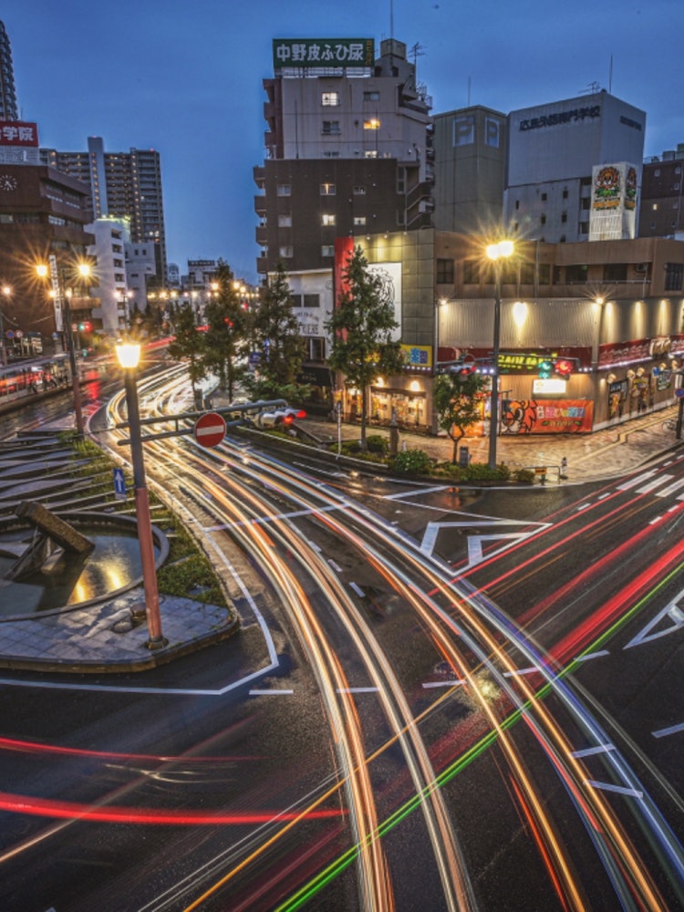 [画像1]広島市鷹野橋の歩道橋より車の光跡を入れて一枚📸