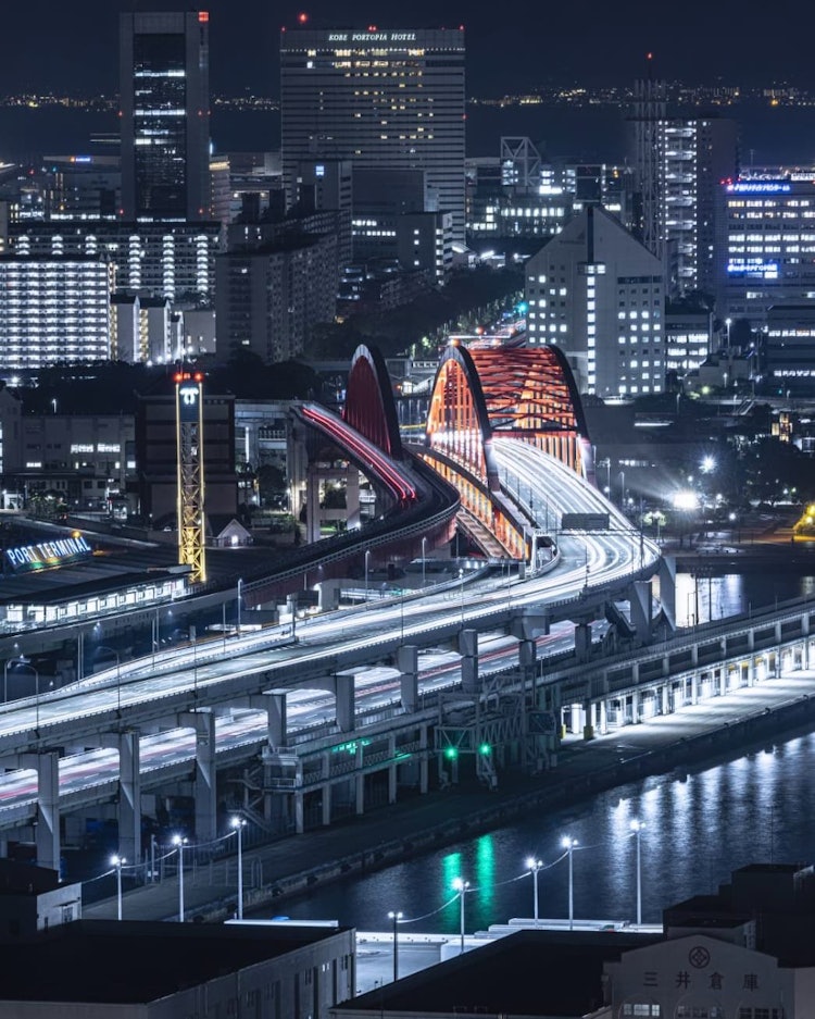 [相片1]連接神戶機場的神戶大橋　位於兵庫縣神戶市　　　　　　　　　“神戶橋”連接神戶港島和神戶市的橋樑。據說它會在某個日期點亮。 我絕對想🤤去看一次