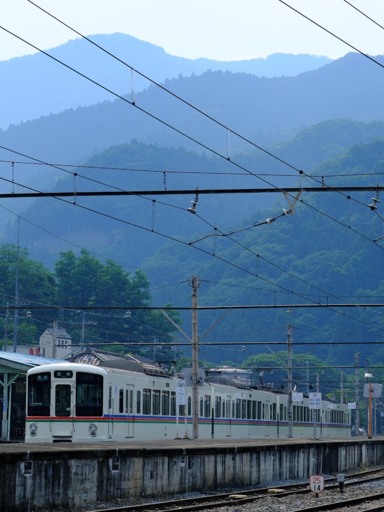 [Image1]Chichibu Railway MimineguchiThe mountains in the back create the atmosphere of the terminal station.