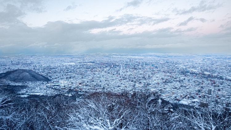 [相片1]冬季化妆大雪中的札幌城市景观温度低于冰点，甚至更冷，但空气清新。