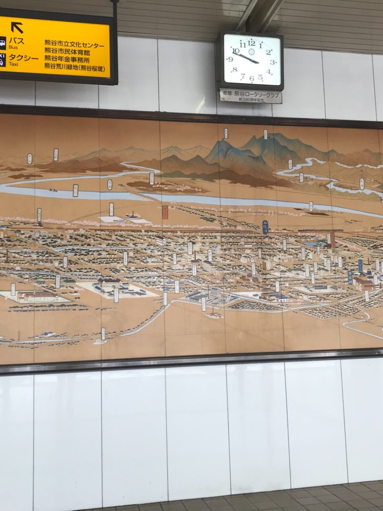 [相片1]熊谷的另一张照片。这是熊谷站北口外的一幅大地图，据我所知，描绘了 1936 年的熊谷及周边地区。这有点难看，但如果你放大，你可以看到熊谷在左侧，东京在它的左上角，在熊谷的右边你可以看到上熊谷，从那里，