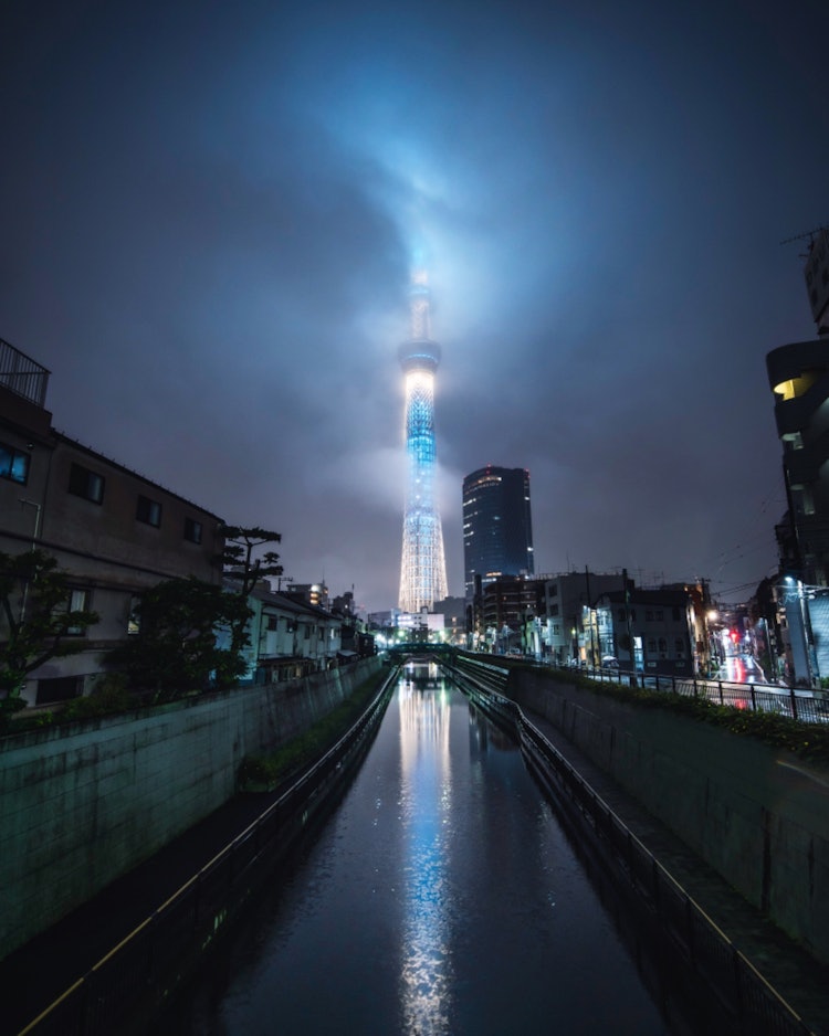 [Image1]Skytree on a rainy day. Clouds cling to you like a dragon ascending to the heavens.