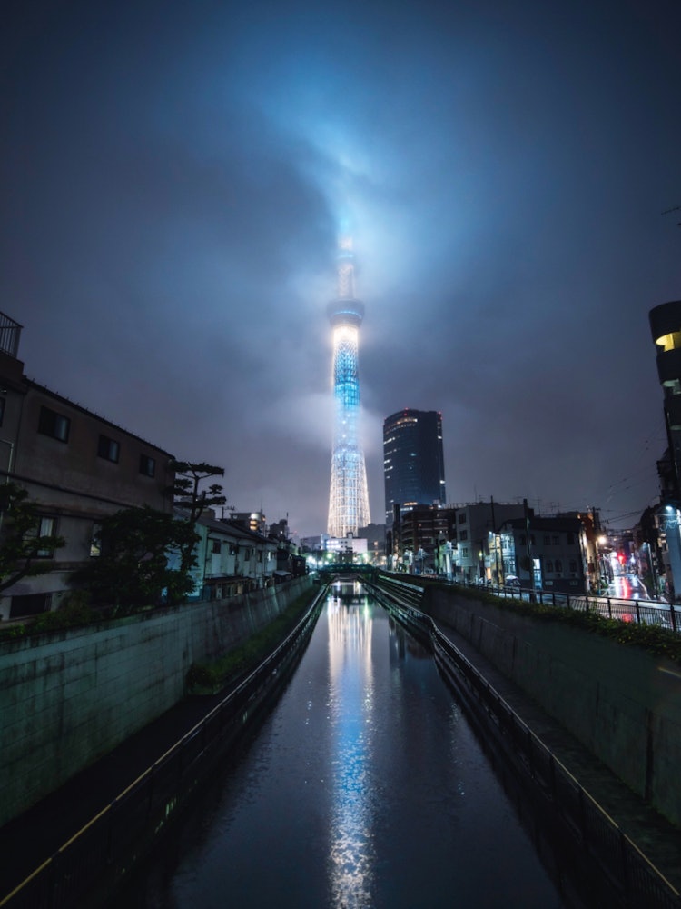 [Image1]Skytree on a rainy day. Clouds cling to you like a dragon ascending to the heavens.