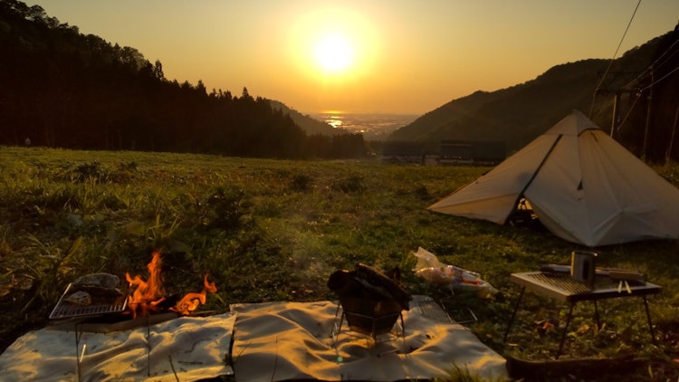 [画像1]新潟県のキャンプ場での撮影です。夕暮れ時がいい感じでした。