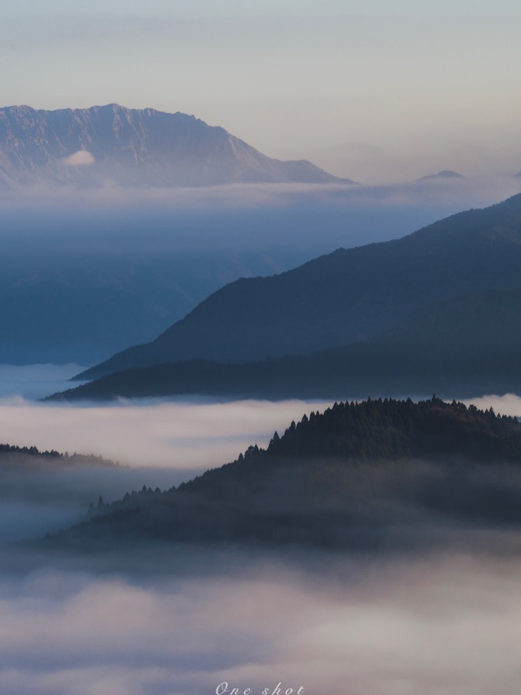 [Image1]Mt. Oyama floating in a sea of cloudsLocation Akechi Pass, TottoriMt. Oyama and the sea of clouds th