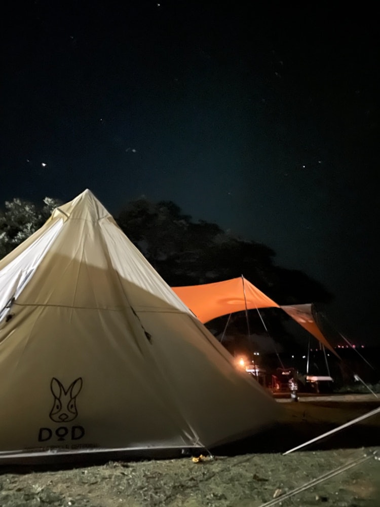 [画像1]キャンプの夜。 星がとても沢山出ていて綺麗だったのでテント越しに撮ってみました。