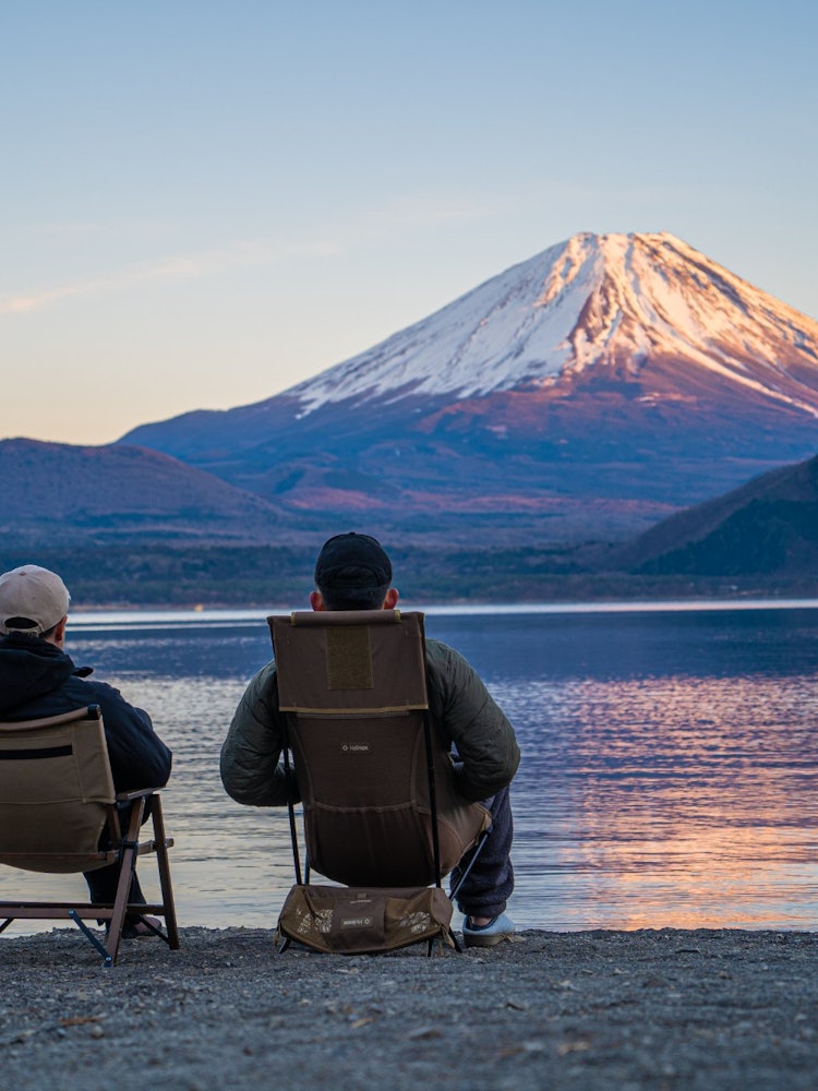 [Image1]This photo was taken when camping at Koan Campground on the shore of Lake Motosu. Mt. Fuji glowing o