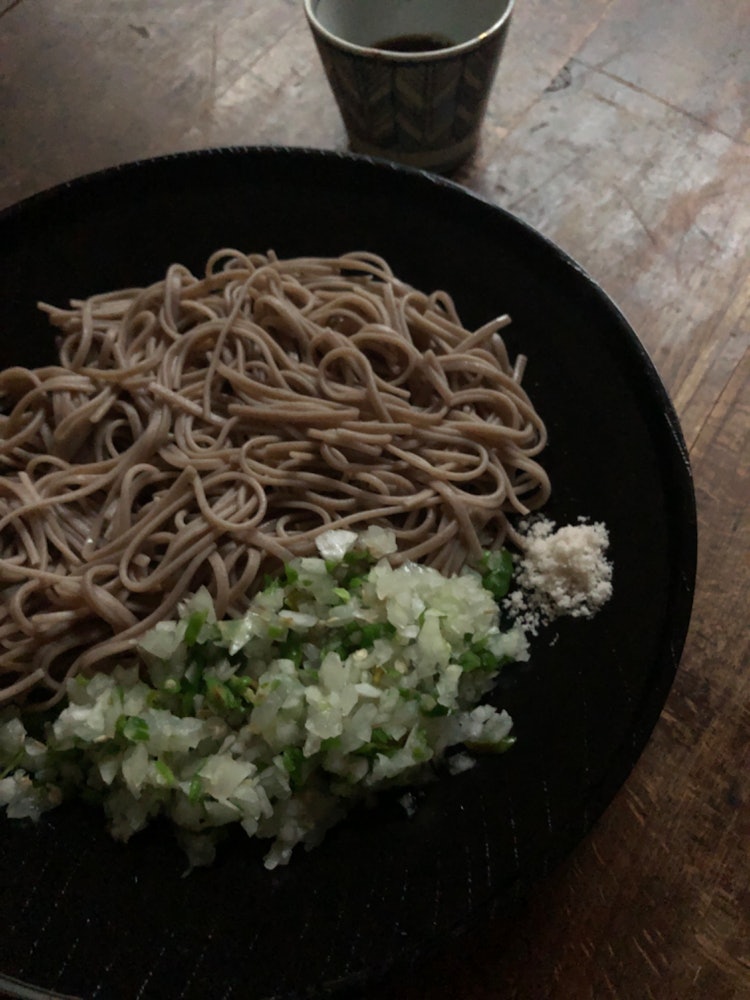 [Image1]Juwari soba noodles. Soba noodles with onions and green chili peppers. It is served with salt and so