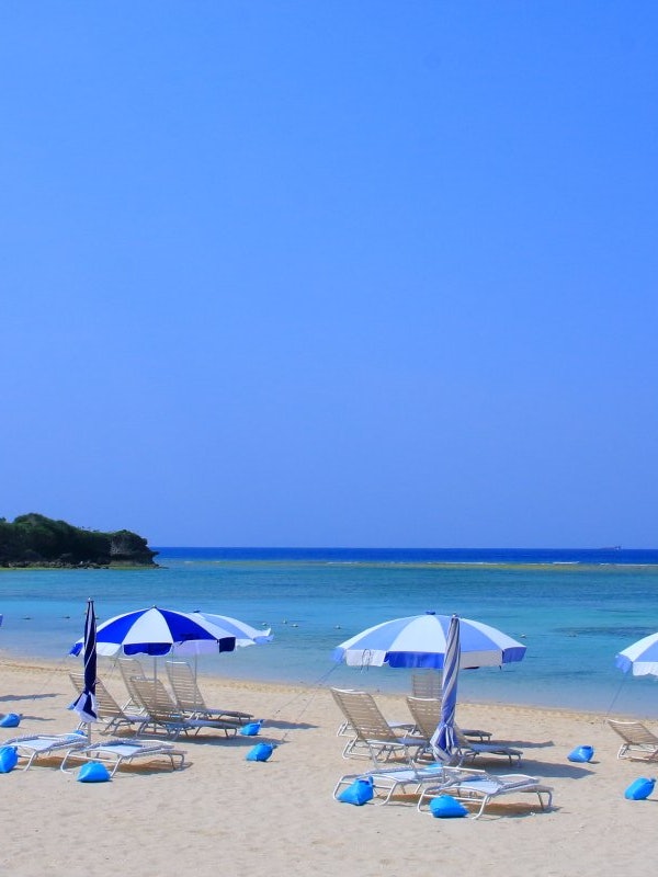[Image1]I took this photo in April on a trip to Okinawa. Even though it was before midsummer, the parasols a