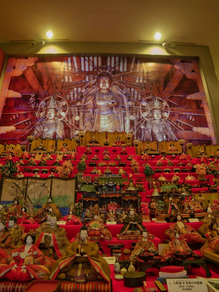 [相片1]我來小野私人Kokokan看了日奈節娃娃，其中不少在日奈祭壇上排成一排，在入口前，這是一個傑作。