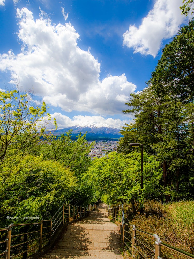 [相片1]電暈後日本的景點被綠色和藍色天空包圍的富士山2021/5/2 下午14：00左右在山梨縣#電暈后