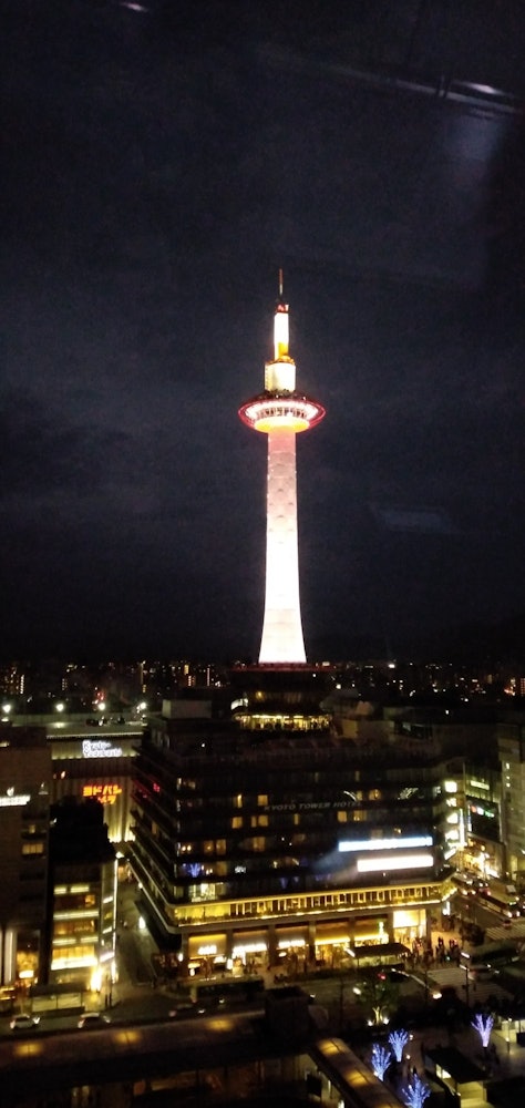 [이미지1]교토 타워가 빛나고 있습니다!