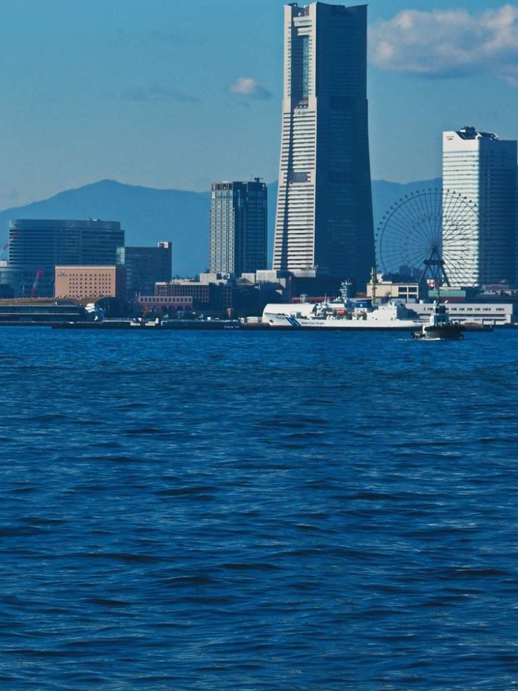 [Image1]The beautiful cityscape along with the great view of Mount Fuji from the cruise in Yokohama (red bri