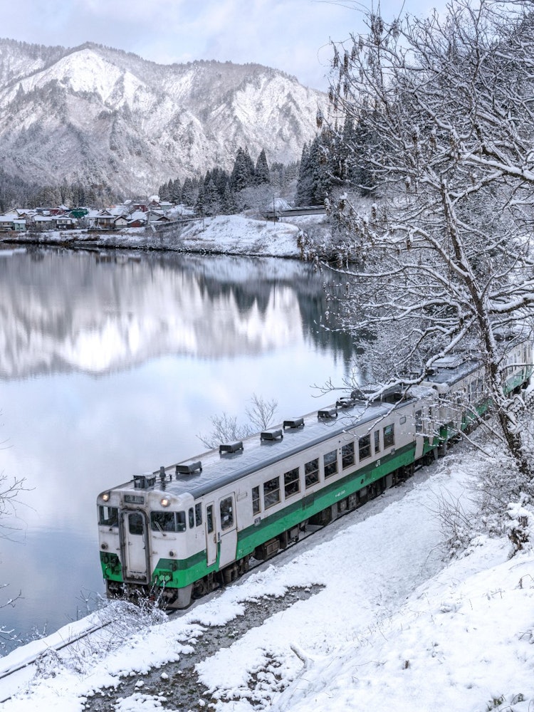 [Image1]The Tadami Line runs along the Tadami River in Fukushima Prefecture.It was a healing time when only 