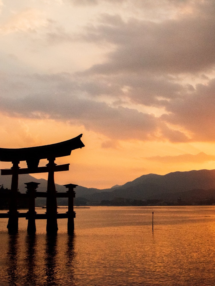 [Image1]When I went to Miyajima in Hiroshima before,It was a sunset view where there were many clouds and I 