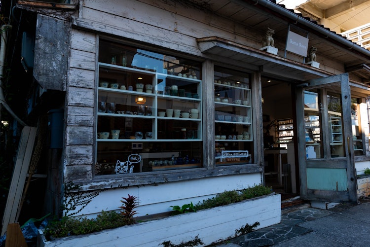 [相片1]Yachimun（Tsuboya yaki）/Tsuboya Yachimun街它是沖繩“Yachimun”的傳統工藝之一。 陶器在沖繩語中被稱為yachimun。在那霸市壺屋市的Tsuboya Ya