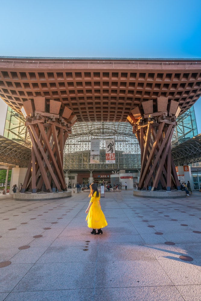 [이미지1]📍 이시카와・가나자와역 드럼 게이트가나자와역은 세계에서 가장 아름다운 역 14선에 선정되었습니다.이시카와 현은 설날 지진으로 큰 피해를 입었습니다 만, 관광 명소가 많기 때문에 다