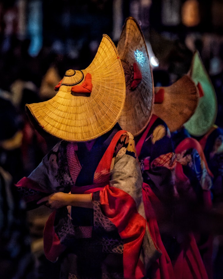 [이미지1]아키타현 우고초에 위치한 니시바오나이 본오도리는 700년 이상의 역사와 전통을 가진 여름 축제로, 기후현의 구조 오도리, 도쿠시마현의 아와오도리와 함께 일본 3대 봉오도리 춤 중 