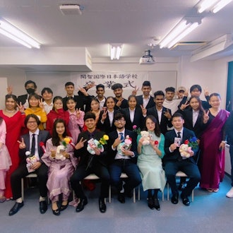 [Image2]There was a graduation ceremony on March 15th! Students who go on to higher education and students w