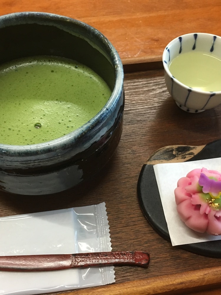 [画像1]島根県松江市にある「喫茶きはる」にて『吉野桜』と抹茶のセット。
