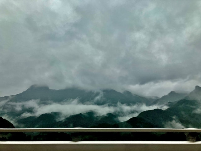 [画像1]昨日、高速道路で見えた天気悪いからこそ見れた景色☁️