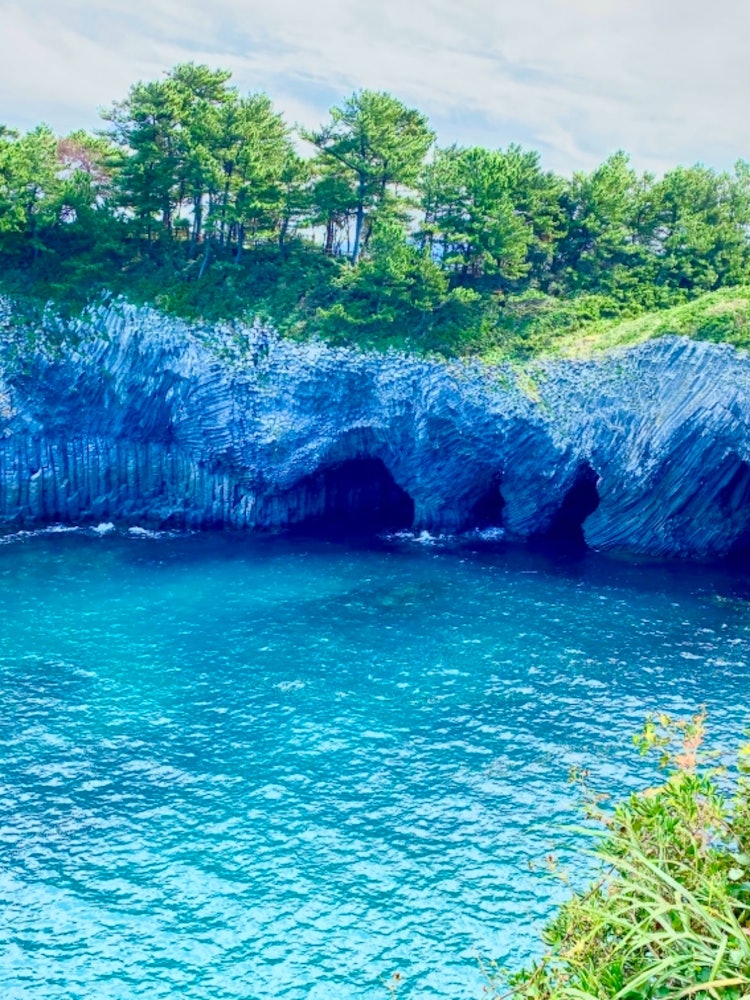 [Image1]📍 Karatsu, Saga #Nanatsugama ⊿ LocationThe seven caves of the cliffs were created by the continuous 
