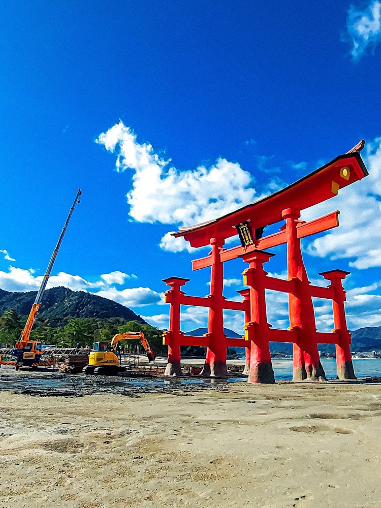 [Image1]The Otorii gate of Itsukushima Shrine, a World Heritage Site in Hiroshima Prefecture, underwent a ma