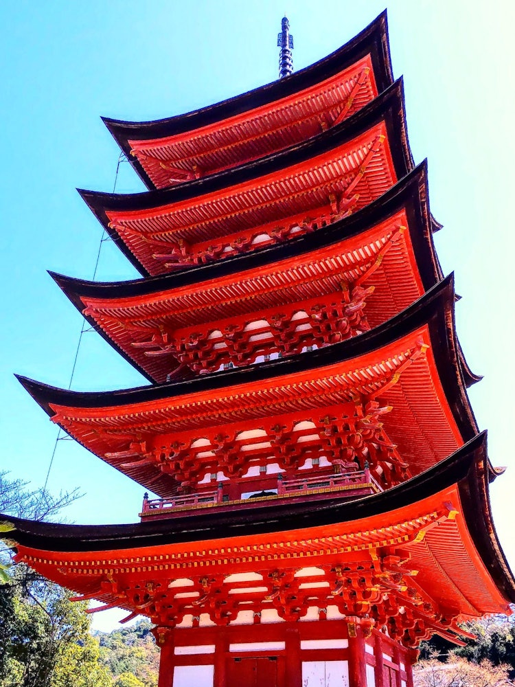 [画像1]厳島神社 五重塔 / 広島Itsukushima Shrine Five-story Pagoda / Hiroshima海の中にある鳥居で有名な厳島神社の少し奥まったところにある五重塔。 高い場所に