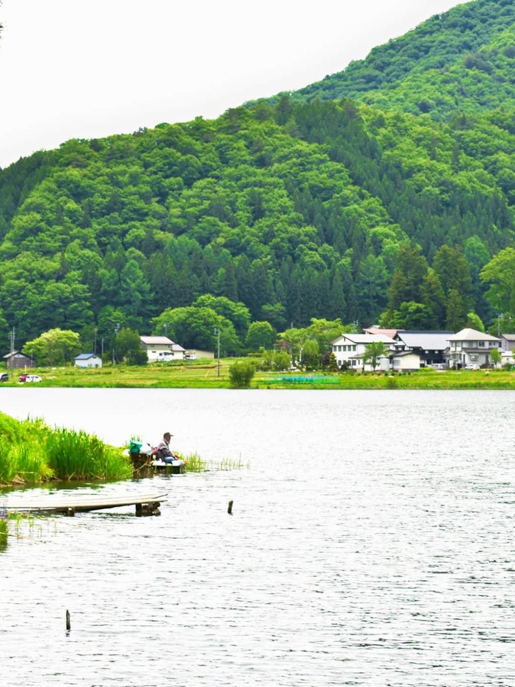 [이미지1]낚시는 단순한 취미가 아니라 일상의 문제에서 벗어나 평화롭게 자연을 즐기는 모드입니다. 요컨대, 낚시는 마음을 진정시키는 치료법입니다. 위치: 나가노현 오마치시 나카쓰나 호수