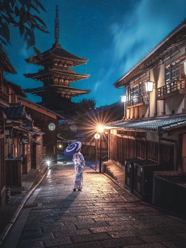 [画像1]京都府/八坂の塔京都東山のシンボル、法観寺✨﻿通称「八坂の塔」として親しまれ﻿街中にそびえ立つ存在感は﻿写真を撮らずにはいられません💕﻿いつ来ても素敵な場所です😊﻿