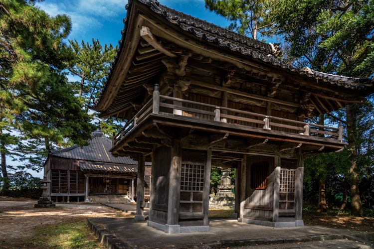 [相片1]這是位於京都府京丹後市的Anabunshu（Seiryozan Kujinji）。當我第一次看到這個時，我很感動。這感覺非常具有歷史意義。這是我在京都最喜歡的建築。