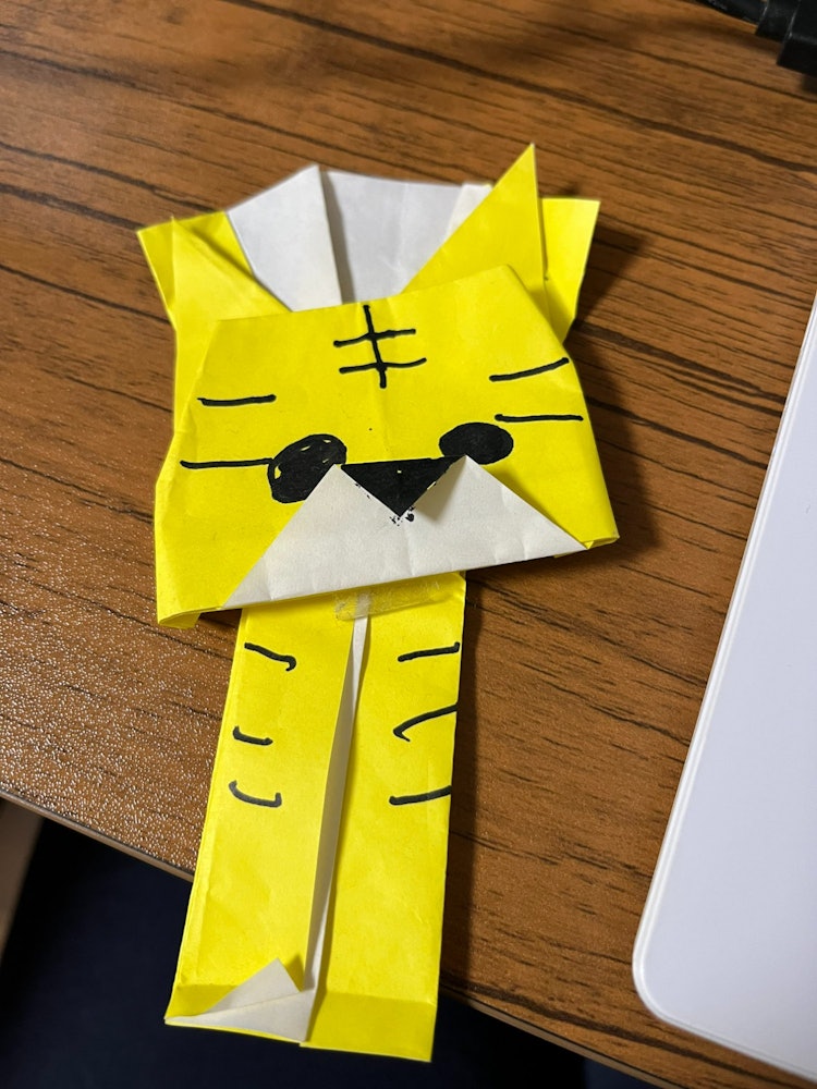 [画像1]子供の作ってくれた折り紙のトラさんです。意外に上手にできています。折り紙の可能性は無限大ですね。