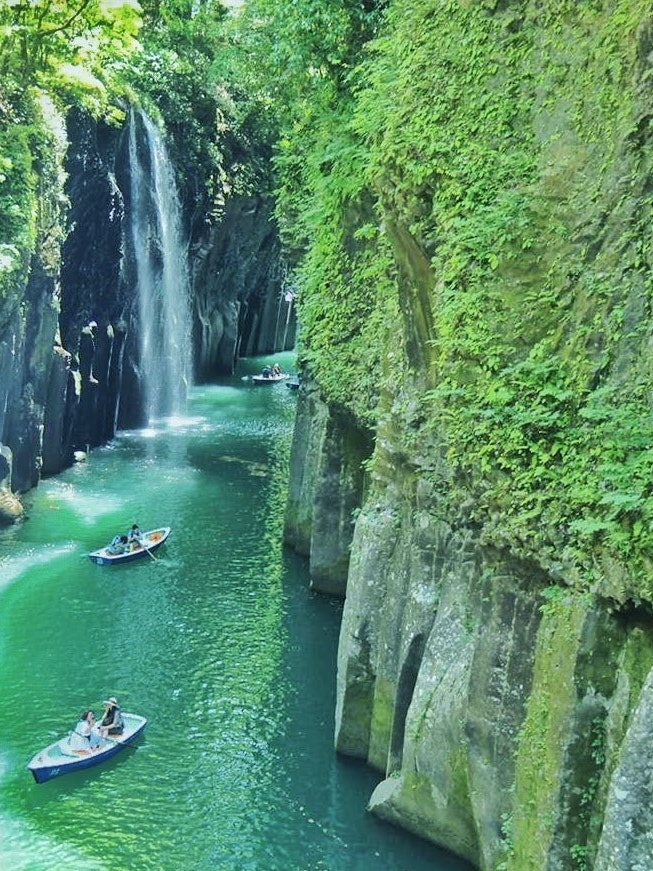 [Image1]Takachiho Gorge in Miyazaki Prefecture.Good to look at from aboveYou can also get on the boat and se