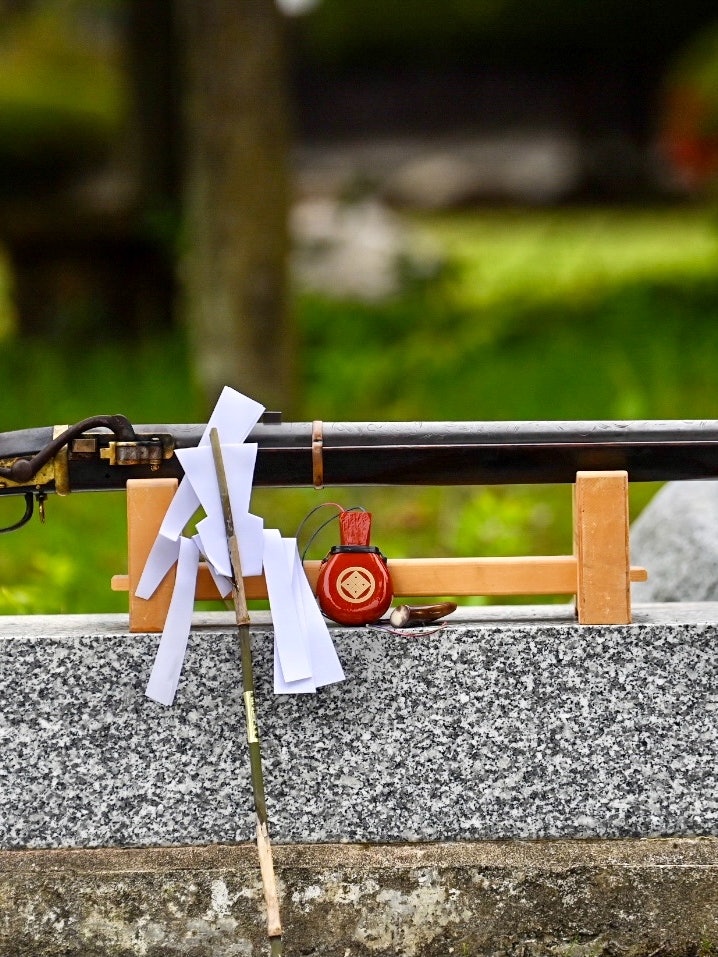 [相片1]日本有很多火绳枪。但是，每个区域的枪形状都不同，因此看到各种博物馆和演示团体很有趣。枪支也有精美的图案和镶嵌物，其中一些是美丽的艺术品。