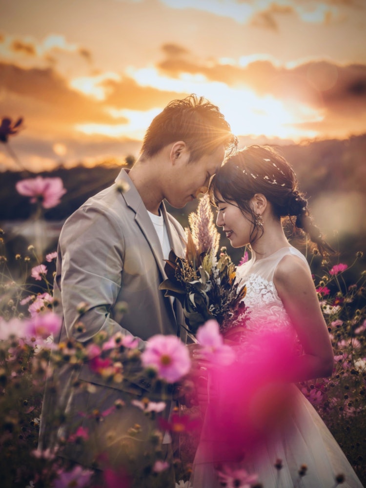 [相片1]廣島世羅町花站血清（廣島推薦景點）#花站沙拉👈 @hananoekisera 秋季花卉節至11/5清晨開放至10/31花站沙拉的婚📸紗照一張這是一張昨天的婚紗照。我拍了😊一張夕陽照在他們額頭上的照片。