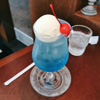 [Image1]Cream soda at a traveling café famous for cream soda 🥤The atmosphere of the shop was also retro and 