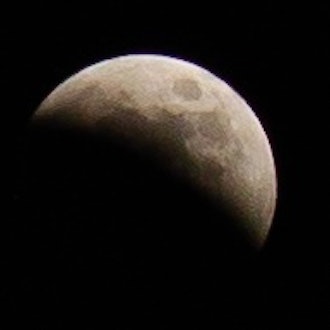 [画像2]11月8日の皆既月食。宇宙の神秘に魅せられながら夜空を見上げた素敵なひとときでした。