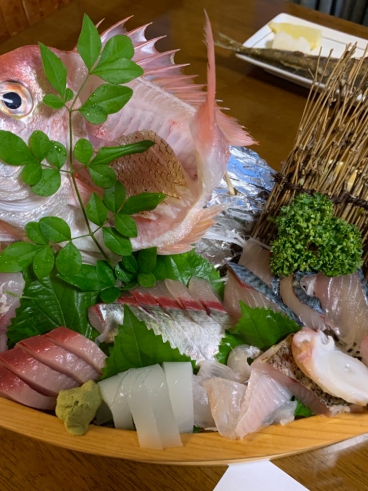 [Image1]Tosashimizu City Pension Sarai's sashimi 😊Sashimi 😊 made with plenty of ground fish