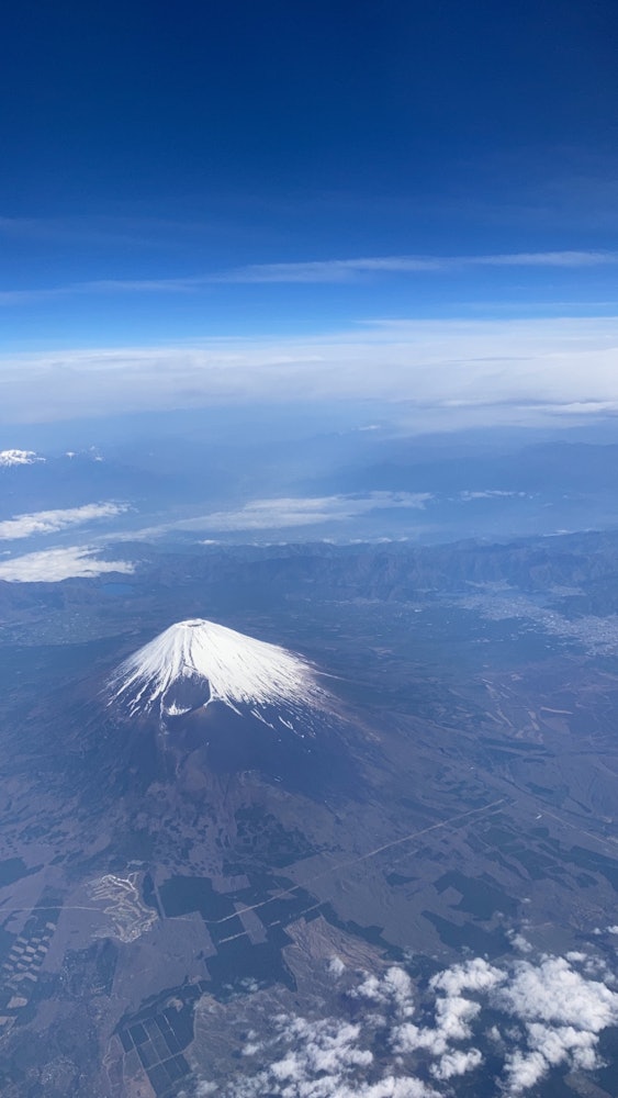 [画像1]今日は2月23日、富士山の日🗻富士山上空からの写真✈️綺麗ですねぇ、いつまでも残って欲しい風景です✨
