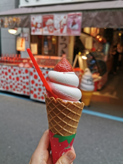 [Image2]A popular sweet shop 🍦in Tsukiji that I went to before ლ ( ́ڡ'ლ )