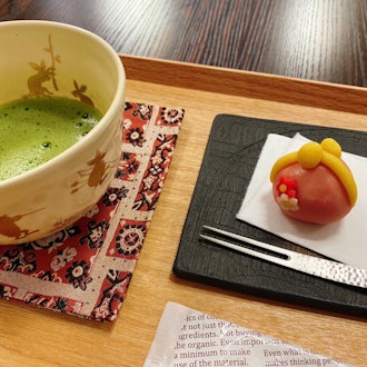 [Image1][English/Japanese]A 3-minute walk from the school, you can have matcha and nerikiri at Hanano, a caf