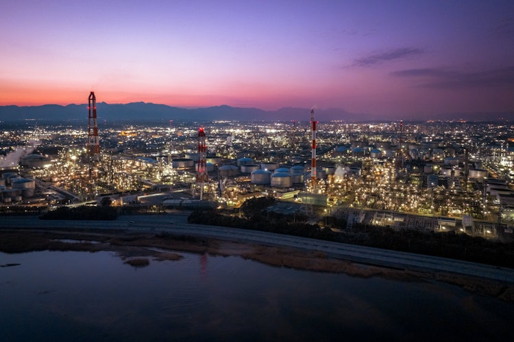 [画像1]プラント夕景三重県の工場地帯のマジックアワー
