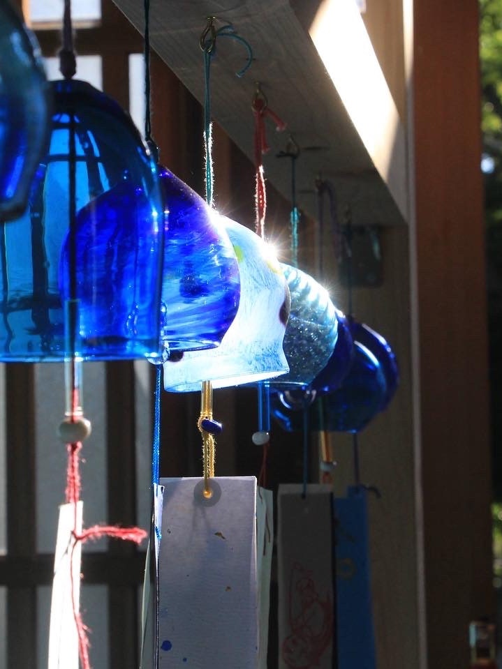 [Image1]ShizuokaUkusu ShrineI came to photograph the wind chimes, which are a summer tradition. A ray of lig