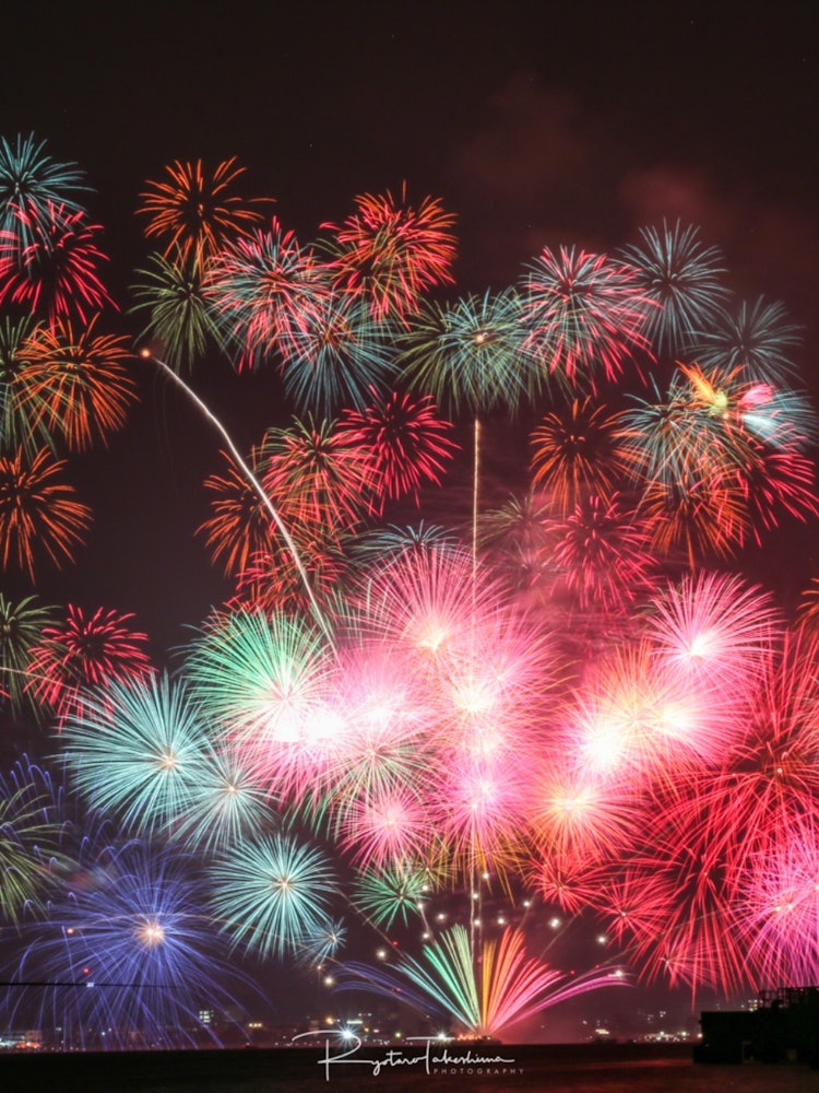 [Image1]It is a Tsu fireworks festival in Tsu City, Mie Prefecture.It is a very impressive fireworks festiva
