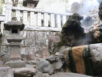 [이미지1]유젠 신사(湯前神社)749년(덴페이 카츠호 원년)에 창건, 아타미의 뜨거운 물의 신신들은 질병 퇴치 효과가있는 온천이 있다고 말하고, 신을 모시는 신사가 세워졌으며, 아타미의 온천
