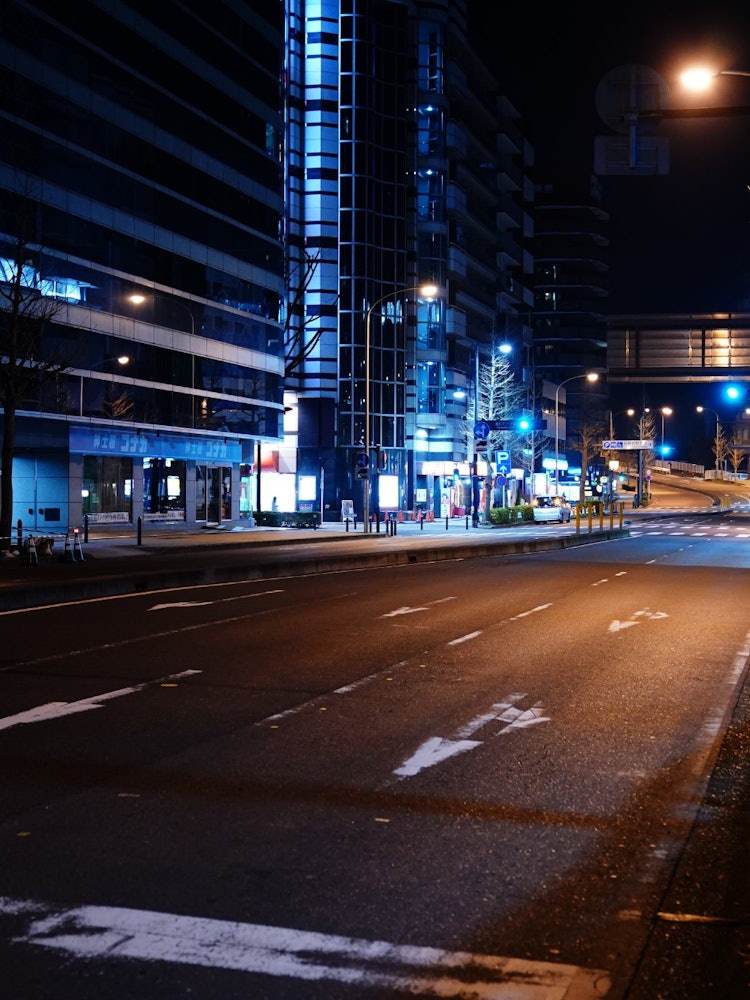 [画像1]横浜の夜。コロナで車はあまり通らず静けさを感じる