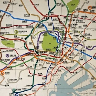 [相片1][英語/日語]有許多外國遊客來到日本，從機場乘坐火車。 但是，日本火車有獨特的規則和系統，對於那些不習慣它們的人來說可能非常複雜。 在本文中，我想向您介紹日本的火車系統。複雜且難以理解！ 地鐵路線圖你